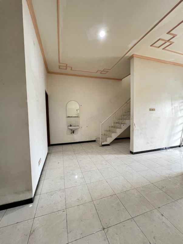 dijual rumah lebak indah
