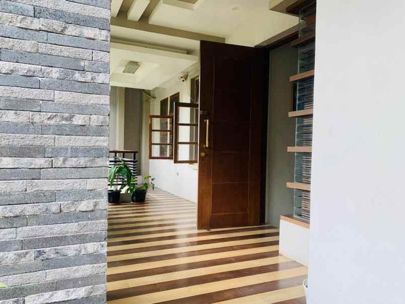 dijual rumah lembah hijau