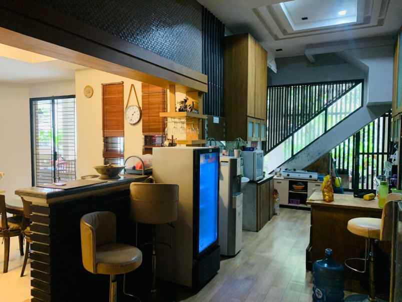 dijual rumah lembah hijau