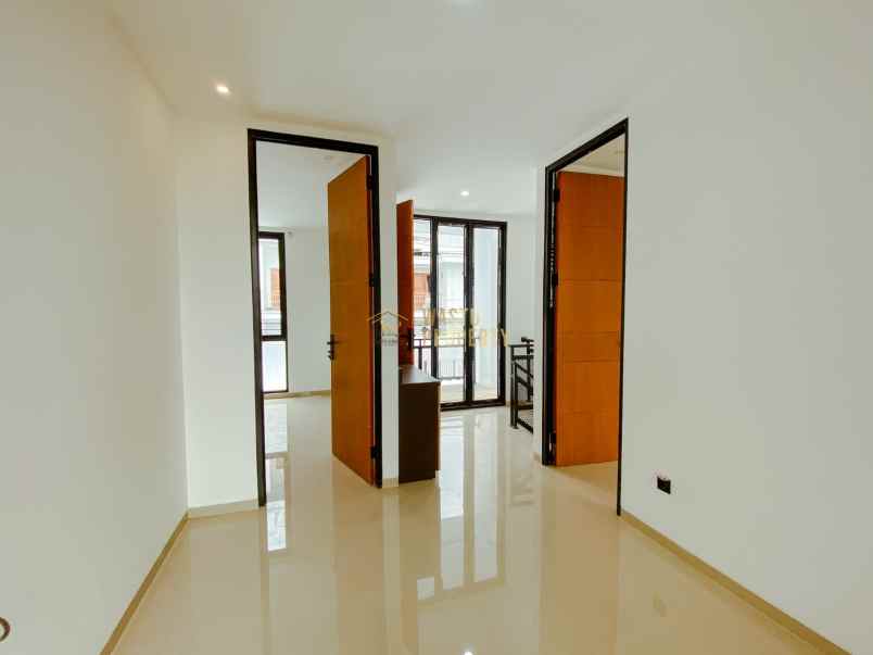 dijual rumah maguwoharjo kec depok kab