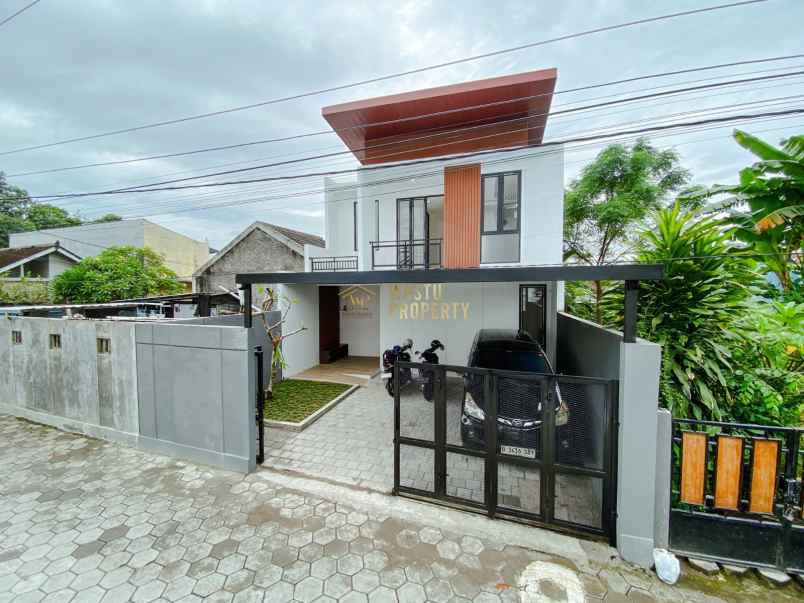 dijual rumah maguwoharjo kec depok kab