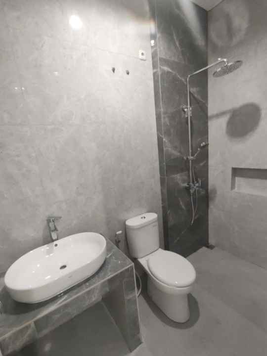 dijual rumah manyar tirto