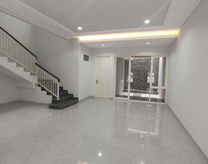 dijual rumah manyar tirto