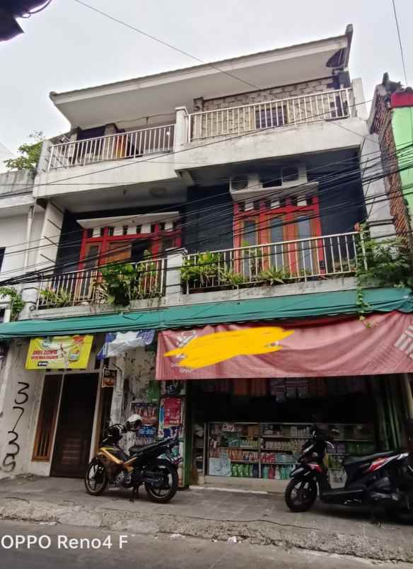 dijual rumah menteng atas