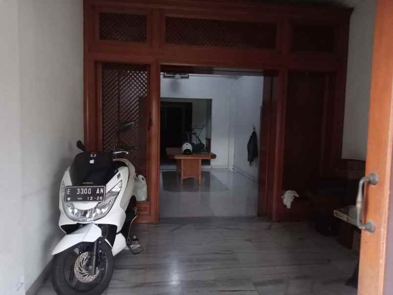 dijual rumah mewah jatiwaringin