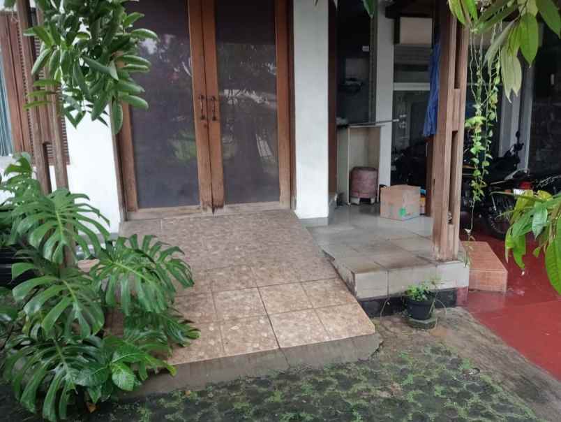 dijual rumah mewah jatiwaringin