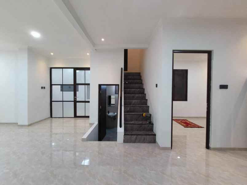 dijual rumah mewah kota wisata cibubur