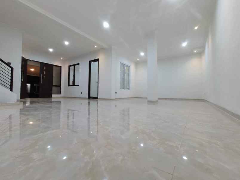 dijual rumah mewah kota wisata cibubur