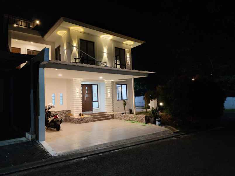 dijual rumah mewah kota wisata cibubur
