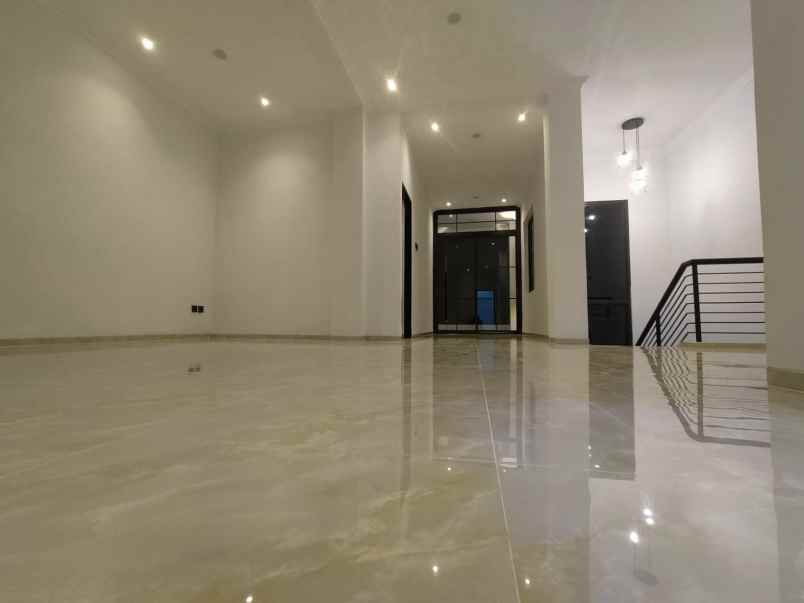 dijual rumah mewah kota wisata cibubur