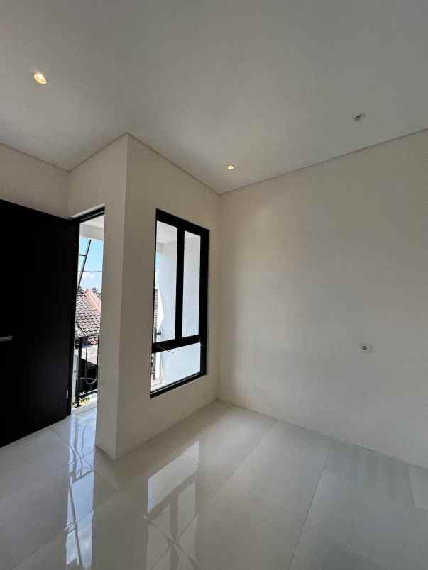 dijual rumah modern 800 jutaan di suhat kota malang
