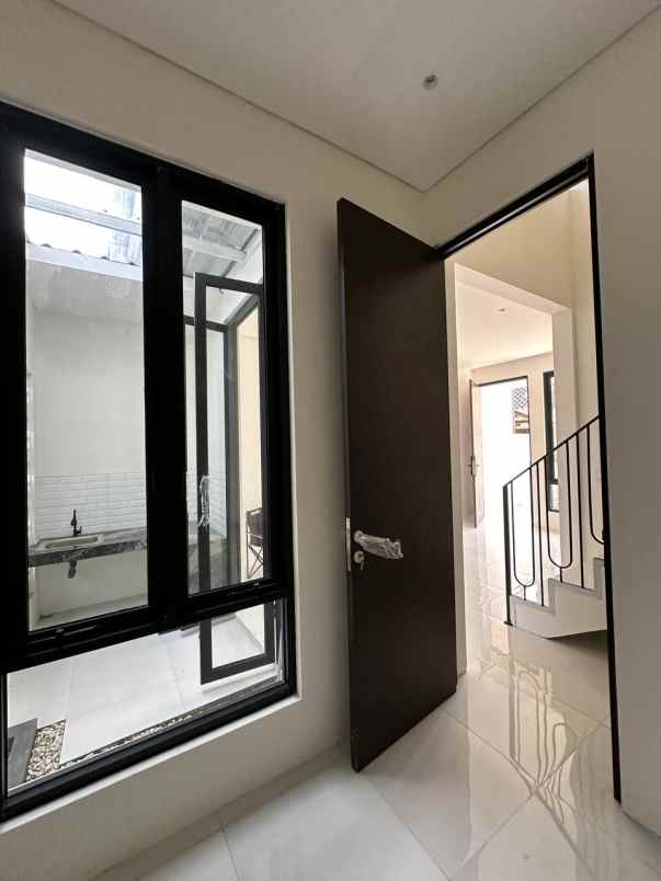 dijual rumah modern 800 jutaan di suhat kota malang