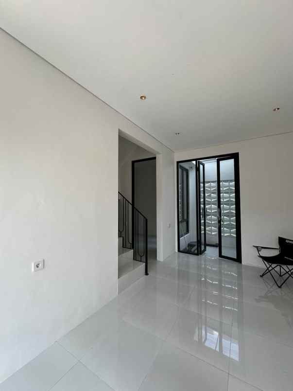 dijual rumah modern 800 jutaan di suhat kota malang