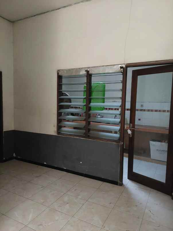 dijual rumah monginsidi