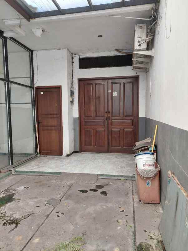 dijual rumah monginsidi