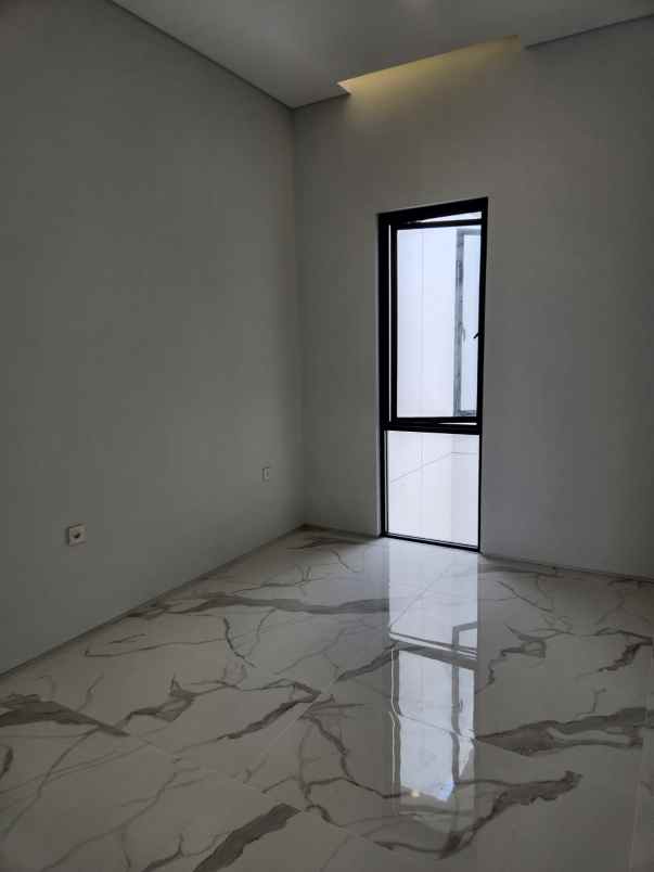 dijual rumah mulyosari