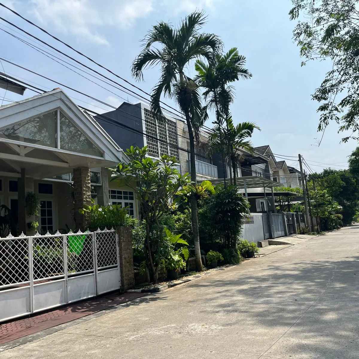 dijual rumah murah luas dan asri di cinere depok