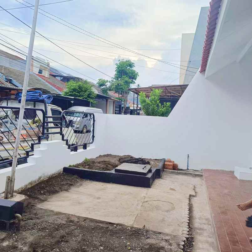 dijual rumah nginden