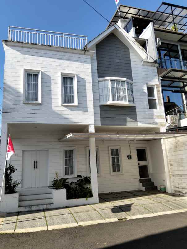 dijual rumah nuansa alam setiabudi