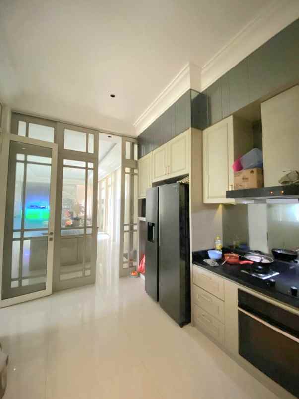 dijual rumah pakuwon city grand island