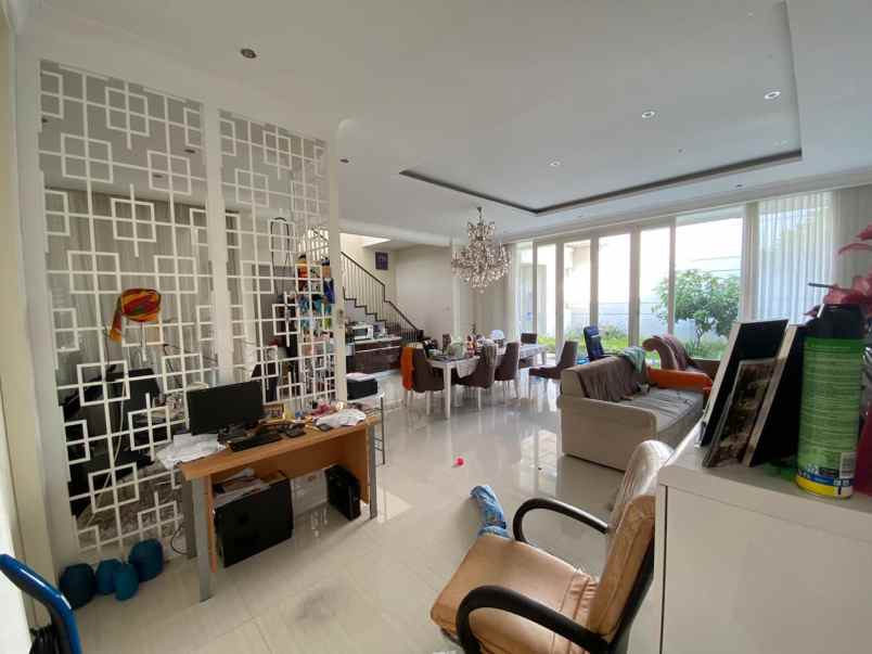 dijual rumah pakuwon city surabaya