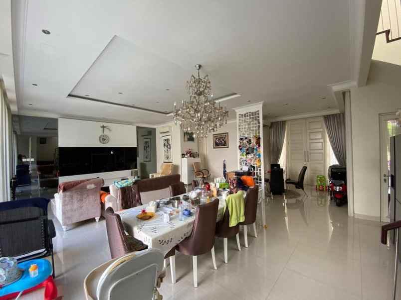 dijual rumah pakuwon city surabaya