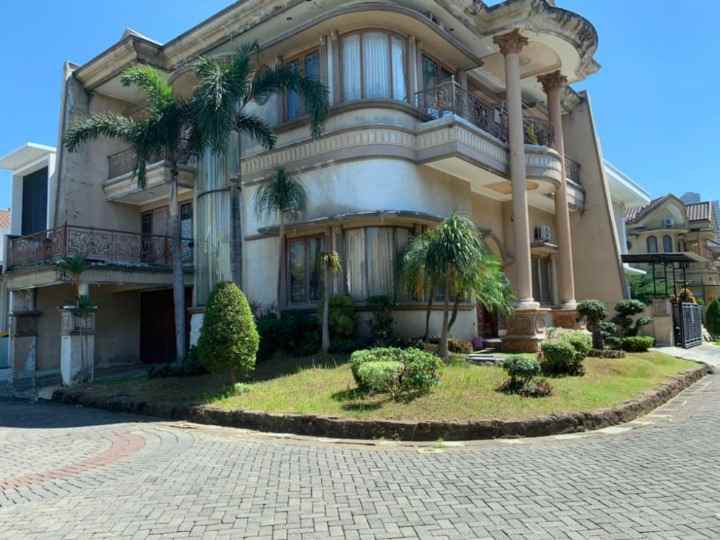 dijual rumah pakuwon city taman mutiara