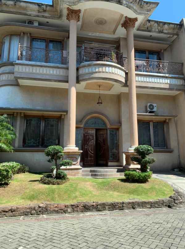 dijual rumah pakuwon city taman mutiara