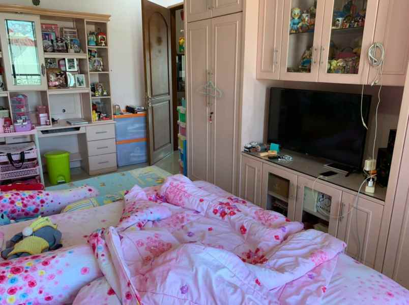 dijual rumah pakuwon city taman mutiara