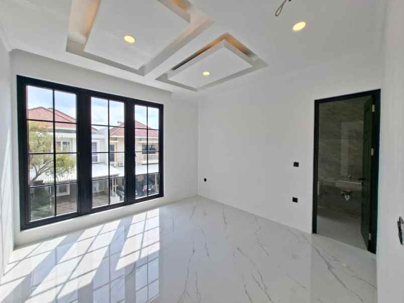 dijual rumah pakuwon indah the mansion