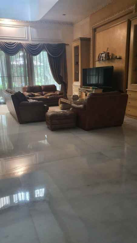 dijual rumah pakuwon indah villa bukit