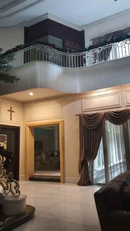 dijual rumah pakuwon indah villa bukit