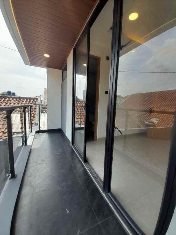 dijual rumah pancoran mas