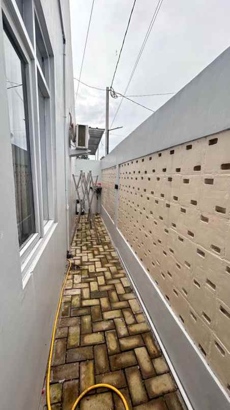 dijual rumah permana