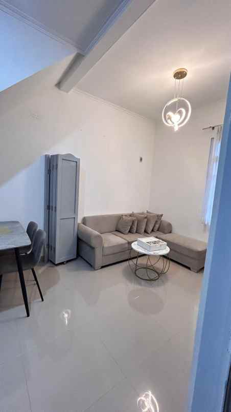 dijual rumah permana