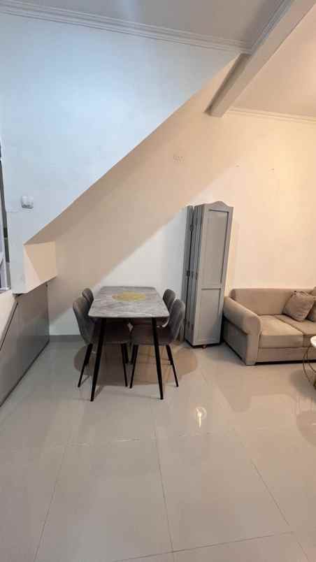 dijual rumah permana