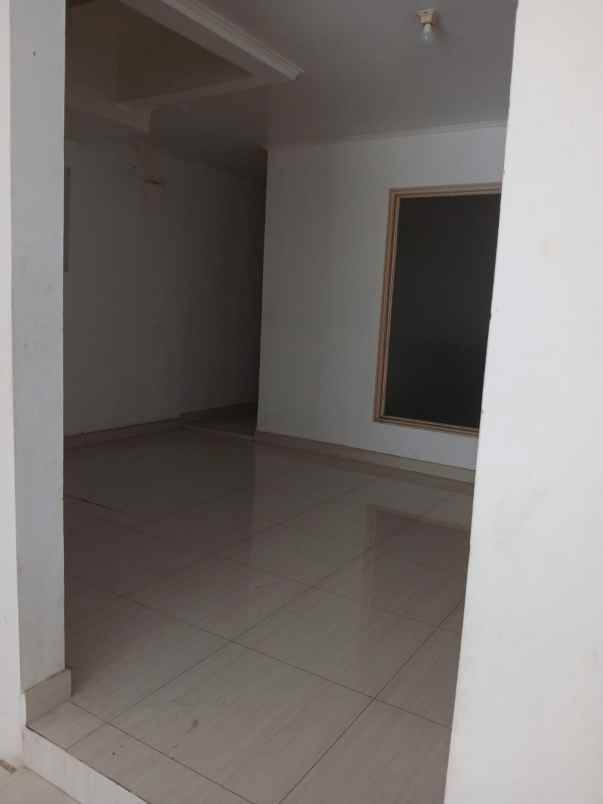 dijual rumah permata hijau