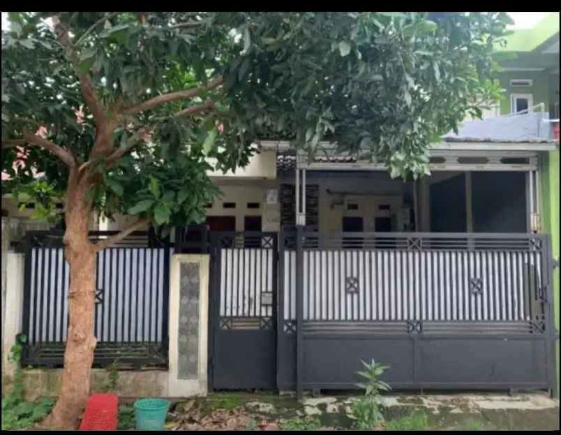 dijual rumah perum kota pernata