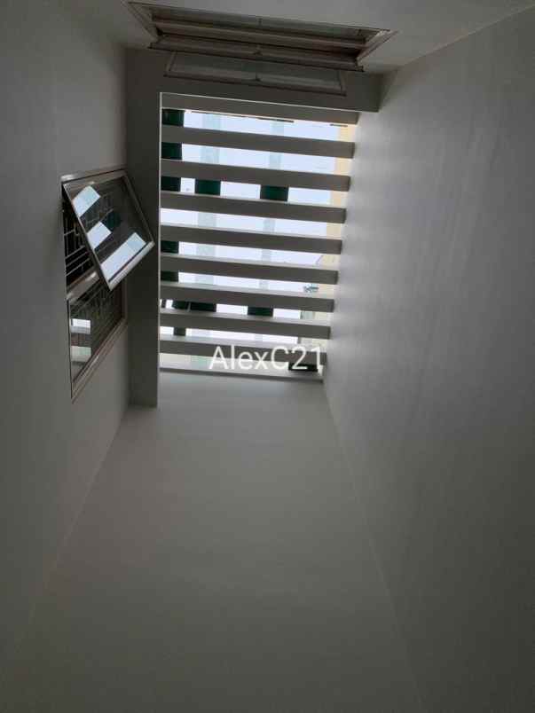 dijual rumah perum taman surya kalideres