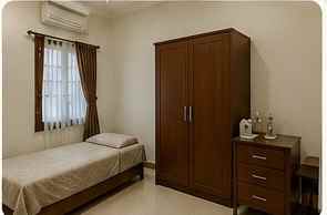 dijual rumah perumahan jatinegara indah