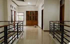 dijual rumah perumahan jatinegara indah