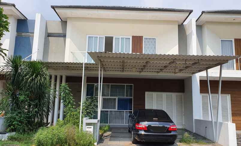 dijual rumah perumahan royal residence