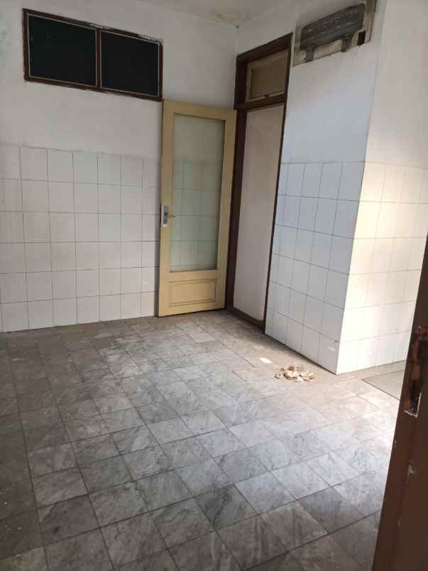 dijual rumah pucang anom