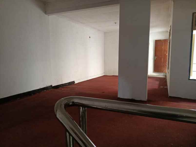 dijual rumah pucang anom