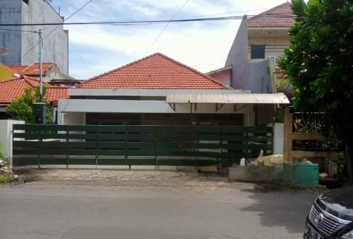 dijual rumah pucang anom
