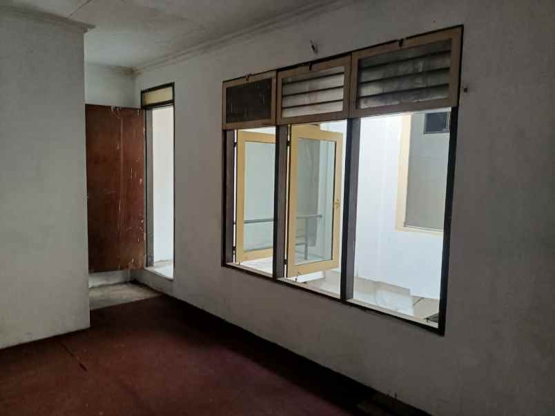 dijual rumah pucang anom