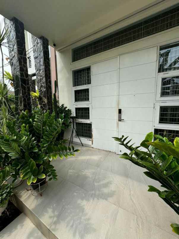 dijual rumah pulomas