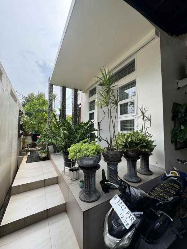 dijual rumah pulomas