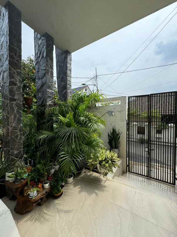 dijual rumah pulomas