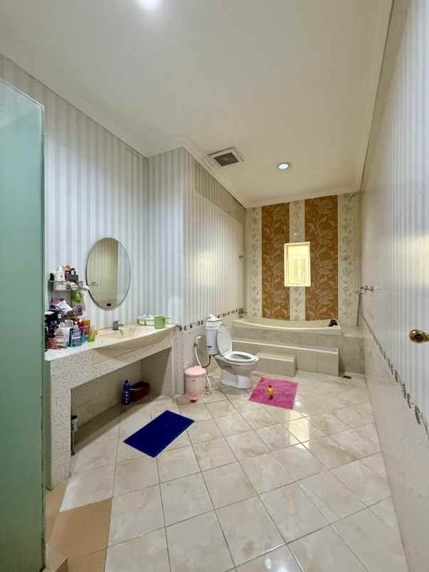 dijual rumah radio dalam